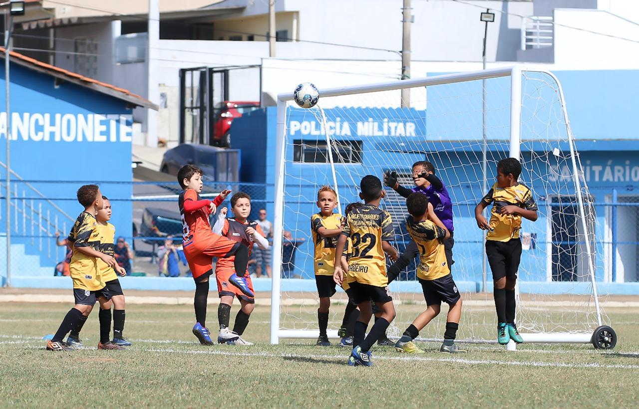 Leia mais sobre o artigo Campeonato Municipal de Base tem rodada com nove jogos neste sábado (19)