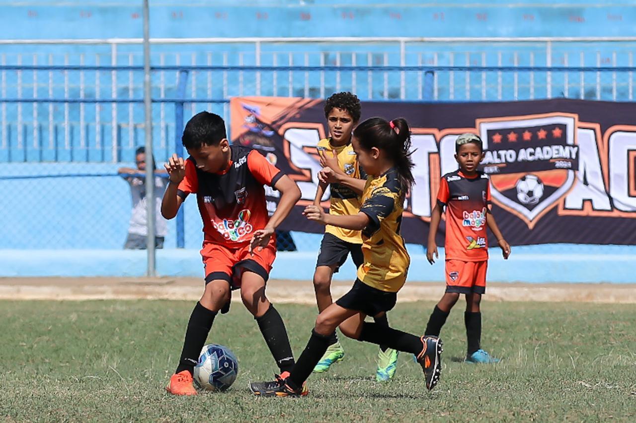 Leia mais sobre o artigo Campeonato Municipal de Futebol de Base: confira resultados e a próxima rodada