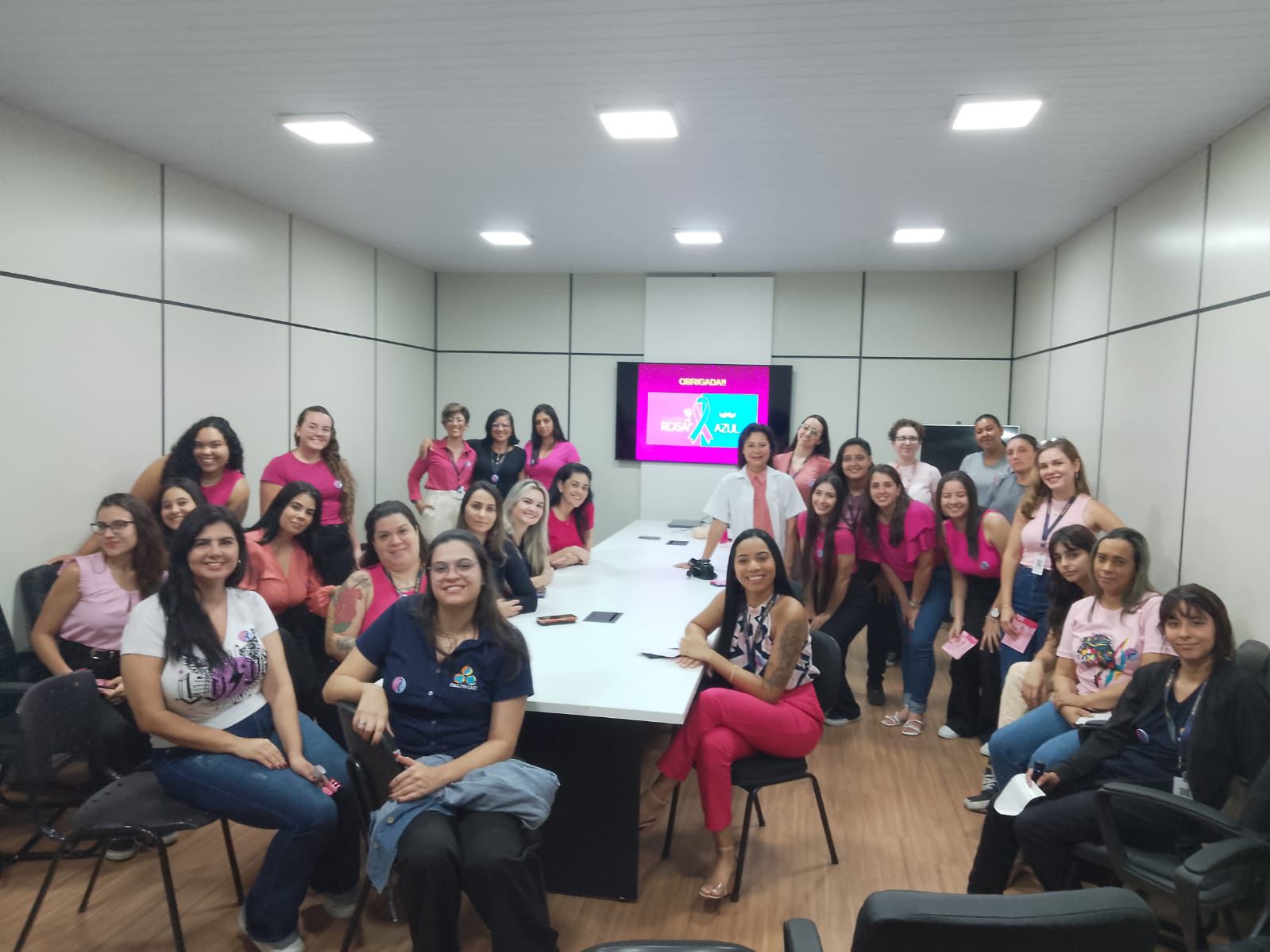 Leia mais sobre o artigo Outubro Rosa: Saúde realiza palestras em empresas e organizações