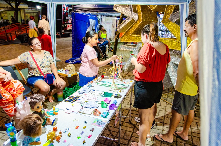 Leia mais sobre o artigo Feira Noturna especial de natal acontece em 21 de dezembro na Praça XV