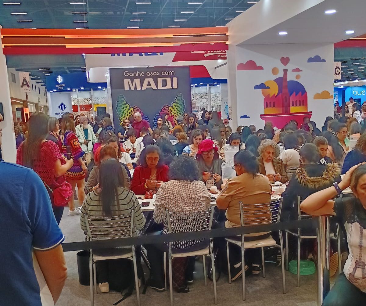 Leia mais sobre o artigo Artesãos da Associação Salto Arte e convidados visitam Feira Mega Artesanal
